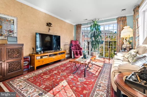 Philadelphia, PA 19146,600 COMMODORE CT #2631