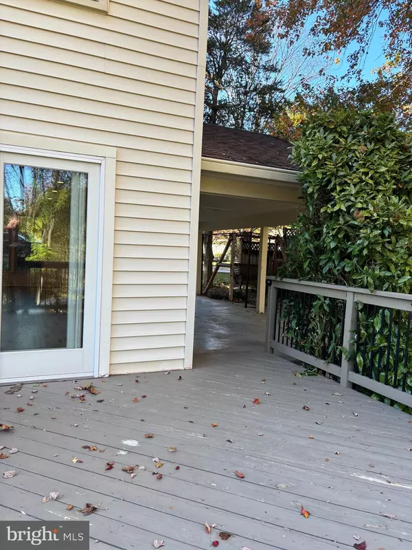 Vienna, VA 22181,9830 MEADOW VALLEY DR