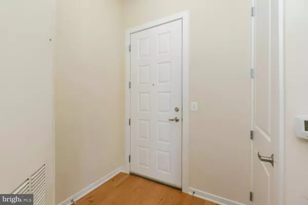 Arlington, VA 22213,2200 N WESTMORELAND ST #516