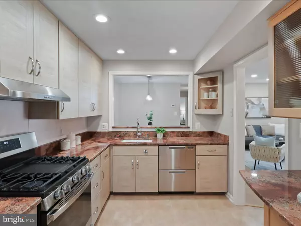 Falls Church, VA 22042,7757 WILLOW POINT DR #7757