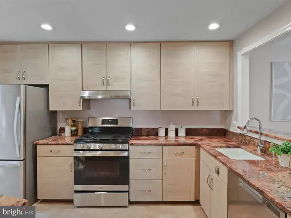 Falls Church, VA 22042,7757 WILLOW POINT DR #7757