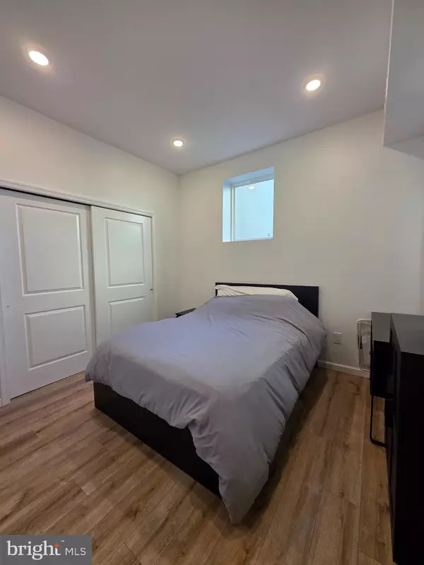 Philadelphia, PA 19147,742 S 4TH ST #2R