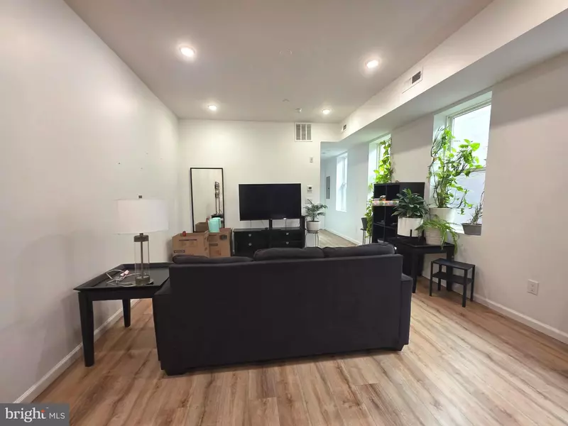 742 S 4TH ST #2R, Philadelphia, PA 19147