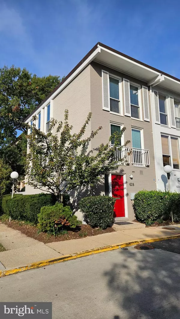 Washington, DC 20024,628 3RD ST SW #115