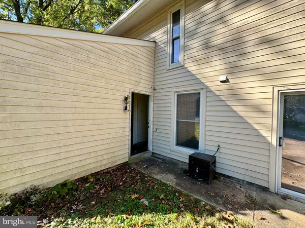 Burke, VA 22015,6214 GARRETSON ST