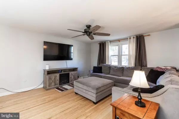 Aston, PA 19014,699 CHERRY TREE RD