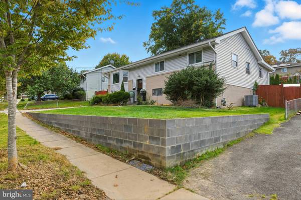 Oxon Hill, MD 20745,5633 HELMONT DR