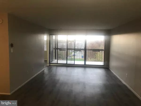 Oakton, VA 22124,2817 JERMANTOWN RD #605