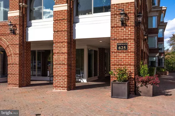 Alexandria, VA 22314,625 SLATERS LN #401