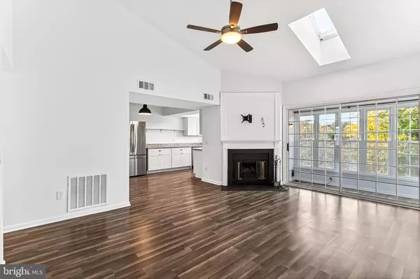 Leesburg, VA 20175,120 PROSPERITY AVE SE #E