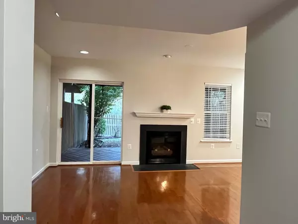 Leesburg, VA 20175,230 CONNERY TER SW