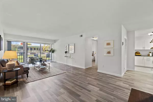 Arlington, VA 22202,1300 ARMY NAVY DR #104