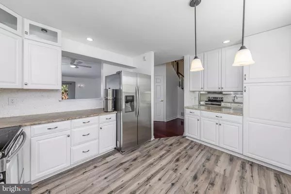 Deptford, NJ 08096,8 NILAND LN