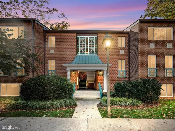 Reston, VA 20191,11813 BRETON CT #1A