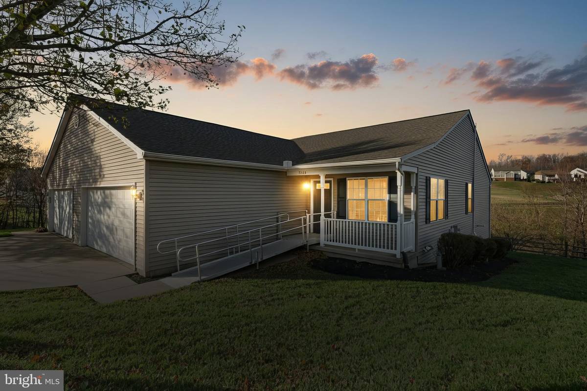 York, PA 17403,7220 SENECA RIDGE DR