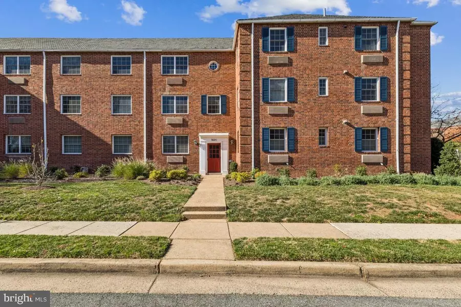 1620 W ABINGDON DR W #301, Alexandria, VA 22314