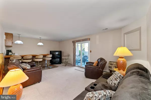 Allentown, PA 18103,4626 N HEDGEROW DR