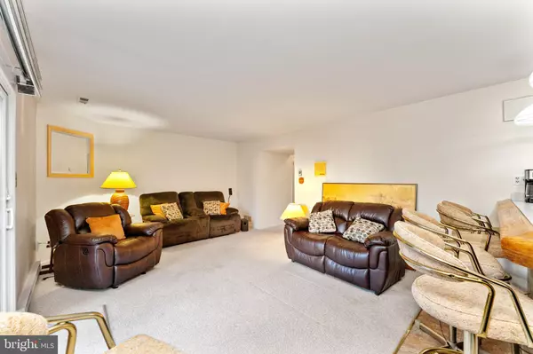 Allentown, PA 18103,4626 N HEDGEROW DR