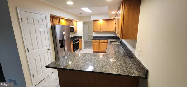 York, PA 17402,4049 WOODSPRING LN #4049