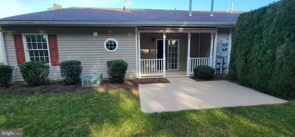 York, PA 17402,4049 WOODSPRING LN #4049