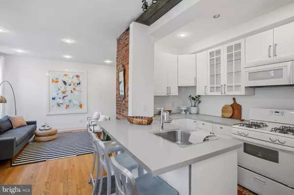 Philadelphia, PA 19123,208 W LAUREL ST