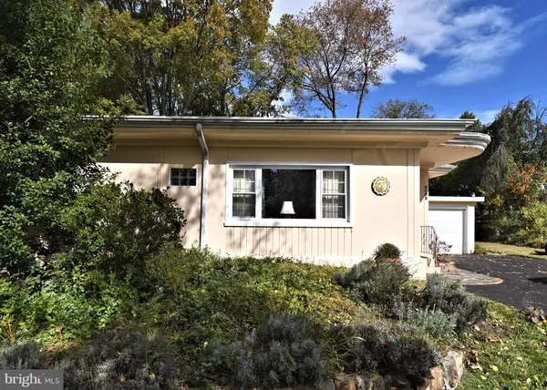 8105 HULL DR,  Glenside,  PA 19038