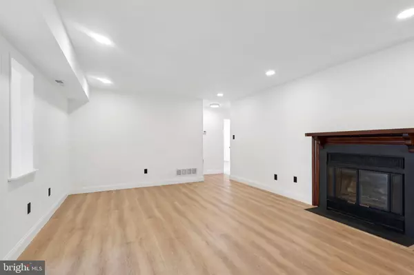 Mount Laurel, NJ 08054,7-A SUMAC CT