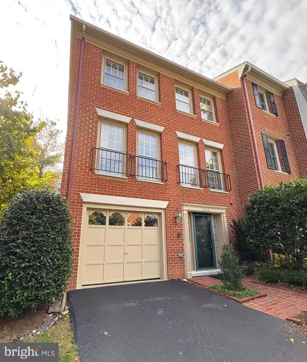 5116 WOODMIRE LN, Alexandria, VA 22311