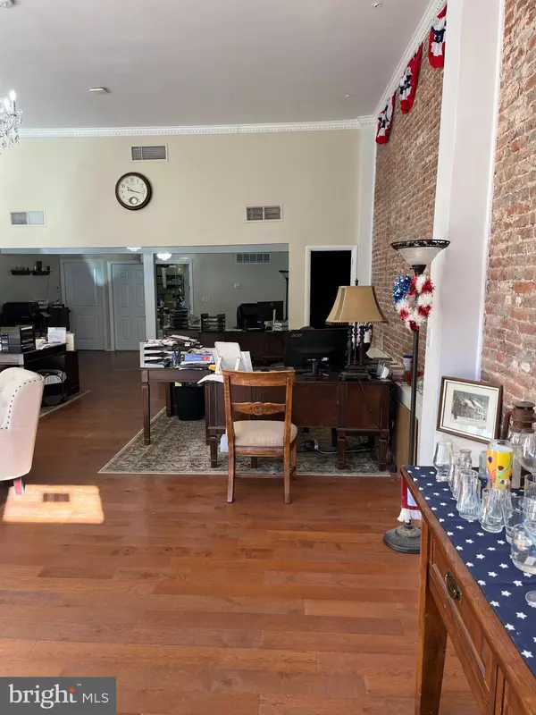 York, PA 17403,325 E MARKET ST