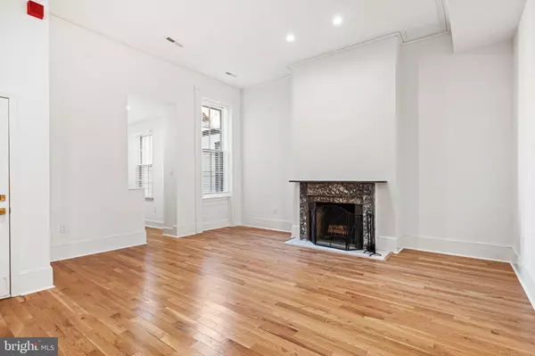 Philadelphia, PA 19107,306 S 10TH ST #B