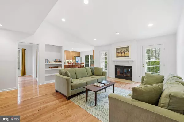 Vienna, VA 22182,9420 LAKESIDE DR