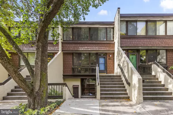 2216 S QUINCY ST #2, Arlington, VA 22204