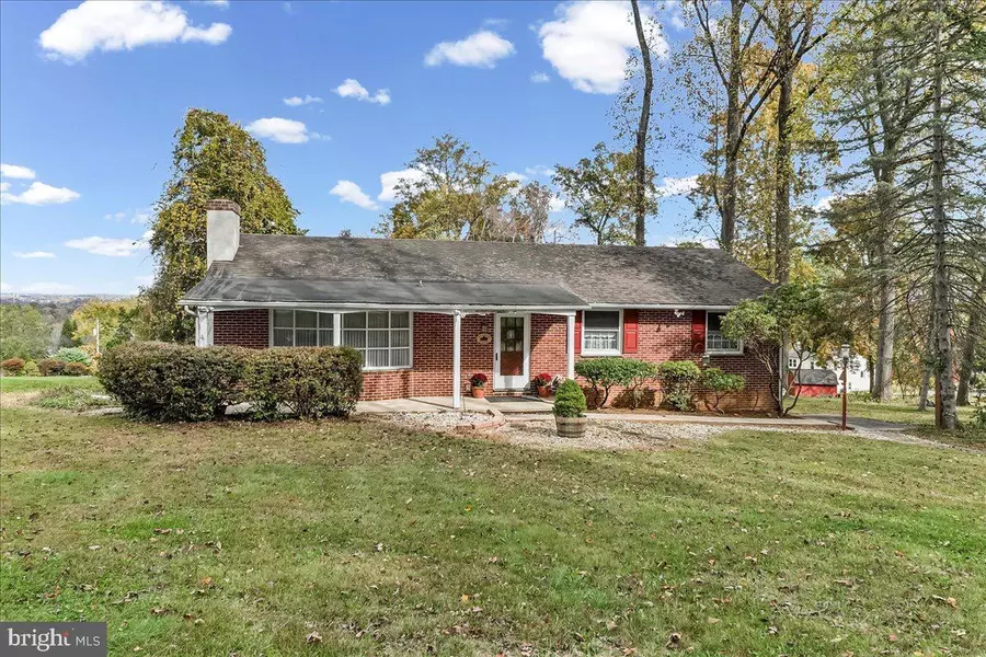 146 HILLTOP RD, Phoenixville, PA 19460