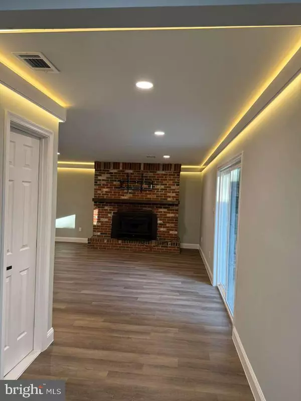 Waldorf, MD 20602,5 REDCAR CT