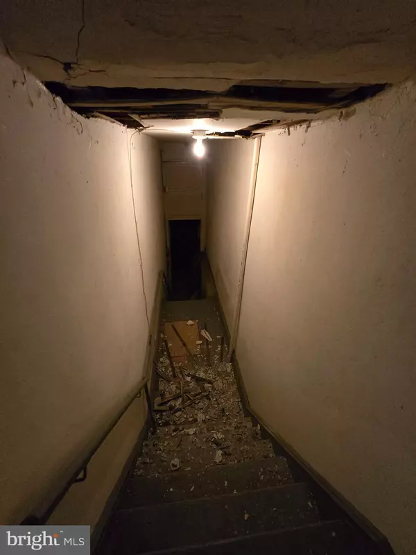 Philadelphia, PA 19143,647-49 S 60TH ST