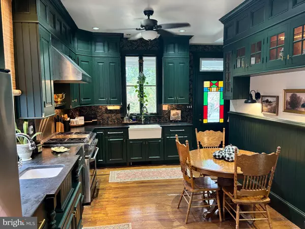 Charles Town, WV 25414,316 E WASHINGTON ST