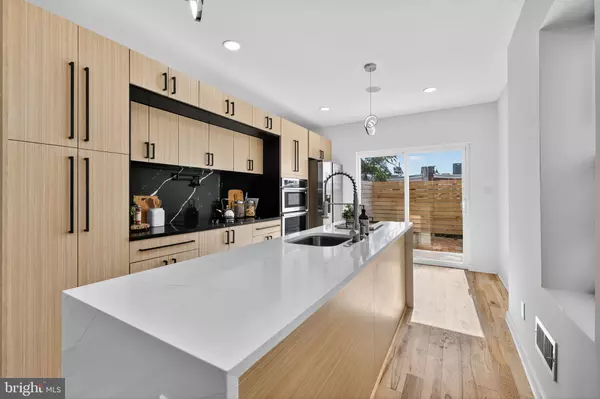 Philadelphia, PA 19130,2932 CAMBRIDGE ST