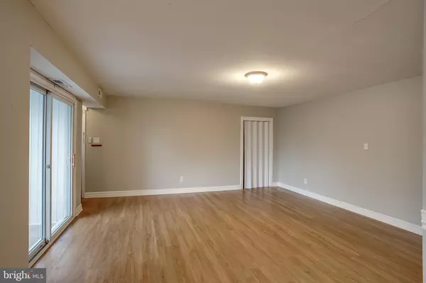 Edgewater Park, NJ 08010,275 GREEN ST. #4-K3
