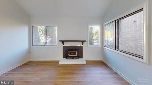 Herndon, VA 20170,13366 HUNGERFORD PL