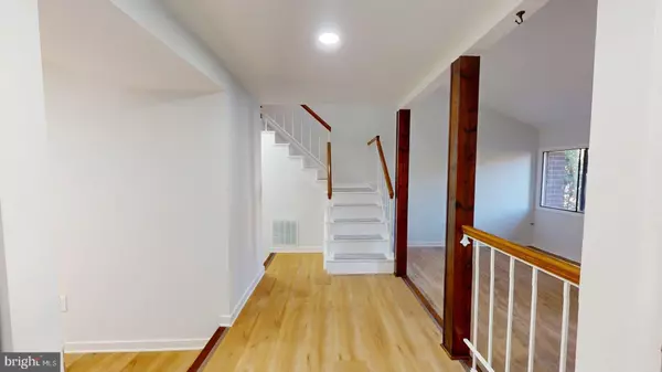 Herndon, VA 20170,13366 HUNGERFORD PL