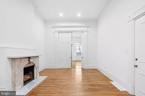 Philadelphia, PA 19107,306 S 10TH ST #A