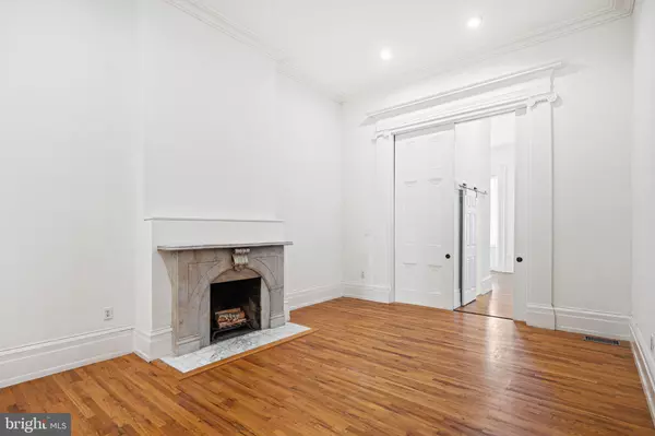 Philadelphia, PA 19107,306 S 10TH ST #A