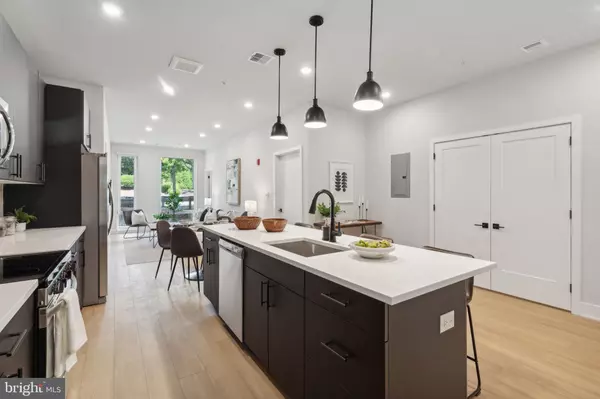 Philadelphia, PA 19128,6910 RIDGE AVE #215