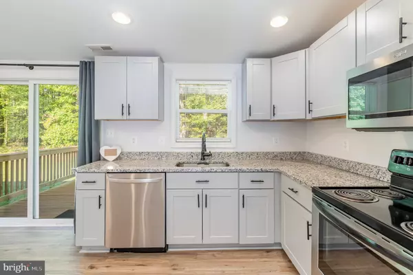 Colonial Beach, VA 22443,369 CIRCLE LN