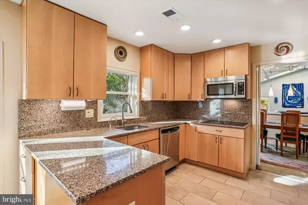 Kensington, MD 20895,5229 STRATHMORE AVE