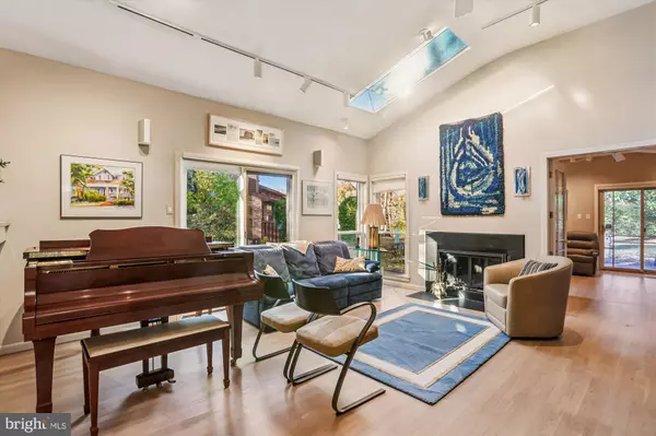 Kensington, MD 20895,5229 STRATHMORE AVE