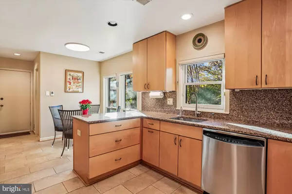 Kensington, MD 20895,5229 STRATHMORE AVE