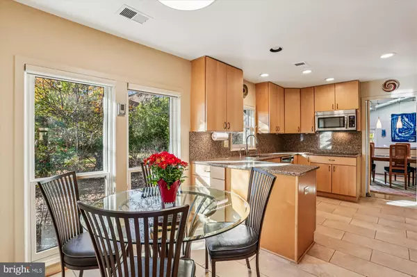 Kensington, MD 20895,5229 STRATHMORE AVE