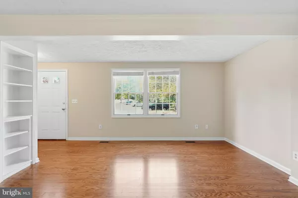 Herndon, VA 20170,1118 CASPER DR