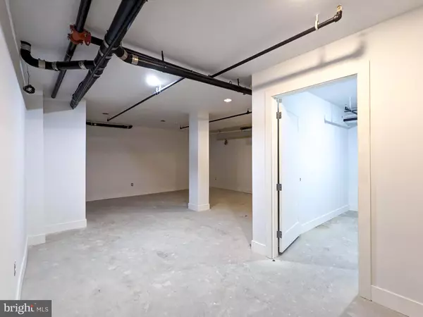 Philadelphia, PA 19145,1800 S 16TH ST